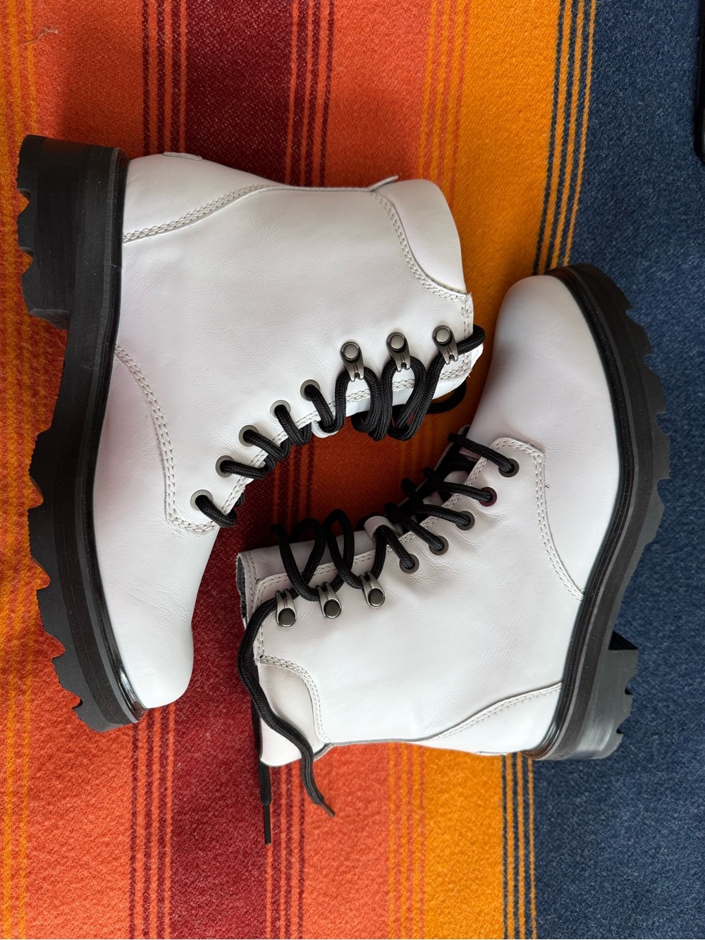 Brand New - Sorel Lennox White Lace-Up waterproof Boots for Women (no box)